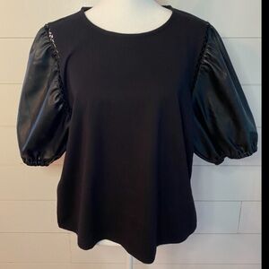 Laundry by Shelli Segal black tee with faux leather pleather puff sleeves size L